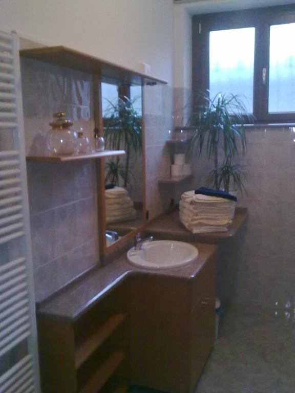 Affittacamere Valchiavenna - Foresteria Lombarda Con Parcheggio Privato Sul Posto! Apprezzata Gestione Familiare Dal 2012, Qualita-Prezzo Top! "Guest-House With Private Parking On Site! Appreciated Family Management Since 2012, Quality-Price Top!" Pokój zdjęcie