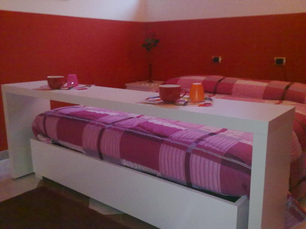Affittacamere Valchiavenna - Foresteria Lombarda Con Parcheggio Privato Sul Posto! Apprezzata Gestione Familiare Dal 2012, Qualita-Prezzo Top! "Guest-House With Private Parking On Site! Appreciated Family Management Since 2012, Quality-Price Top!" Pokój zdjęcie